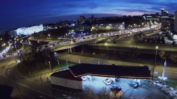 Repostaje de coches en estación de servicio — Vídeo de stock