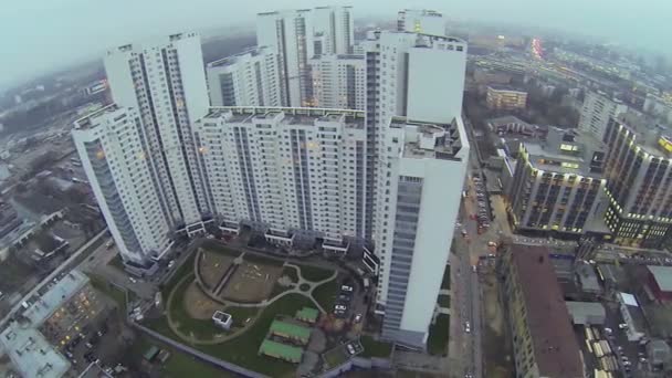 Cityscape met residentieel complex Sky Fort — Stockvideo