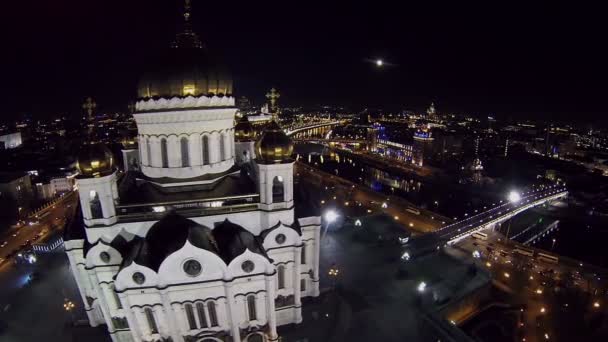 Stadsbilden med Kristus Frälsarens katedral — Stockvideo