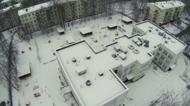 Anaokulu ile snowbound kentsel sektör