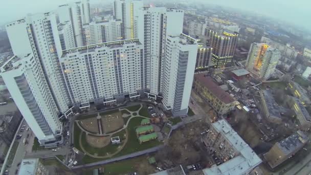 Sector urbano con complejo residencial — Vídeo de stock