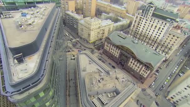 Panorama van de stad met verkeer — Stockvideo