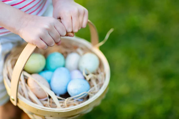 Uova di Pasqua variopinte — Foto Stock