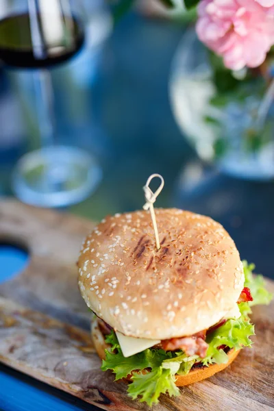 Delizioso hamburger fatto in casa — Foto Stock