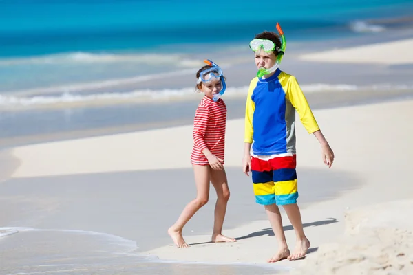 Kids at beach — Stock Photo, Image