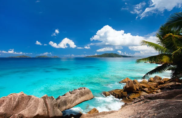 Praia isolada em Seychelles — Fotografia de Stock