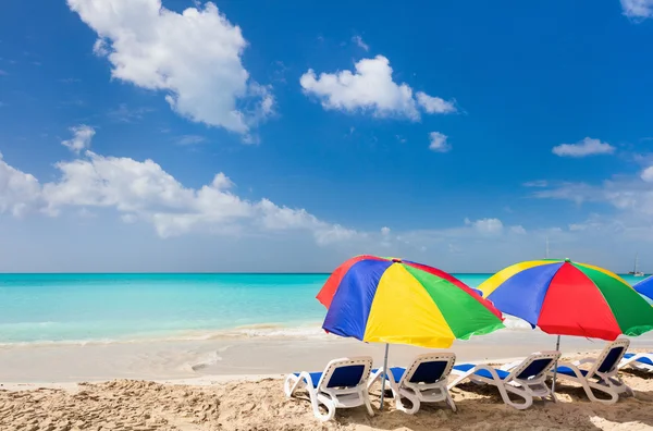 Idyllic tropical beach at Caribbean — Stock Photo, Image