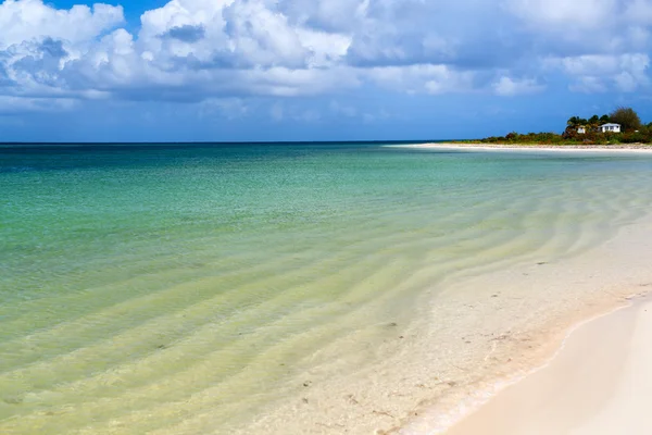 Spiaggia idilliaca ai Caraibi — Foto Stock