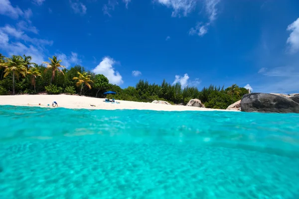 Karayipler resmi mükemmel kumsalda — Stok fotoğraf