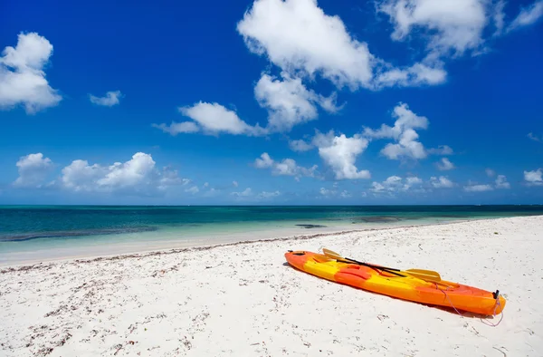 Kajak na plaży — Zdjęcie stockowe