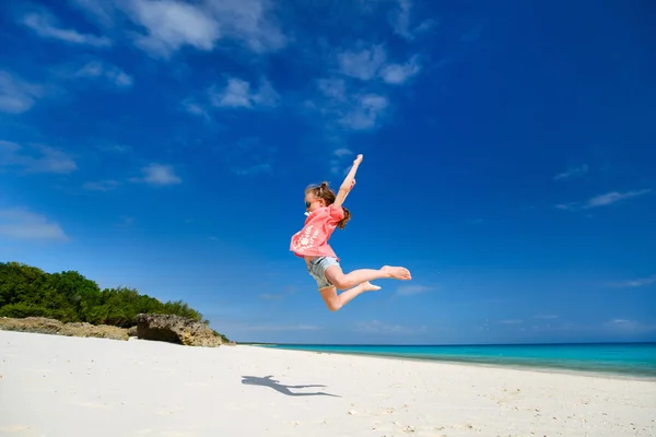 Nettes kleines Mädchen im Urlaub — Stockfoto