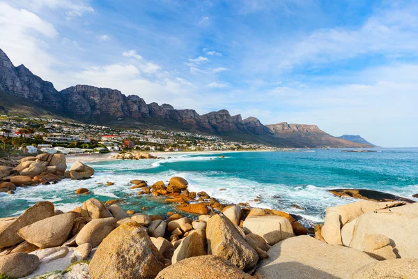 Camps bay, w pobliżu Cape Town w Republice Południowej Afryki — Zdjęcie stockowe