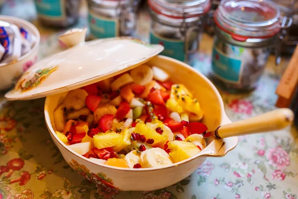 Salada de frutas frescas — Fotografia de Stock