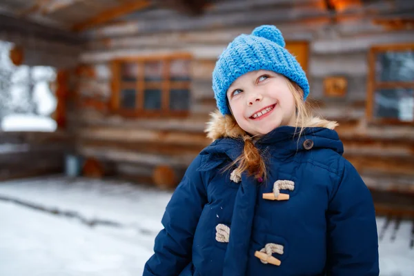 Enfant en plein air en hiver — Photo