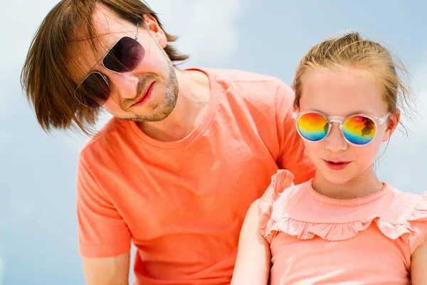 Retrato Del Padre Adorable Hijita Día Del Verano — Foto de Stock