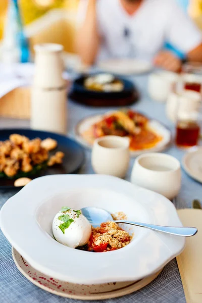 Delicious Starter Burrata Cheese Tomatoes Served Lunch Dinner Restaurant — Stock Photo, Image