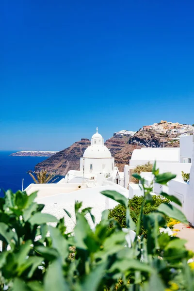 Iglesia Blanca Fira Con Vistas Espectacular Caldera Que Rodea Hermosa —  Fotos de Stock