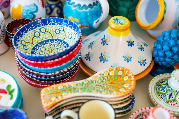 Kolorowe Małe Ceramiczne Naczynia Sprzedaż Rynku — Zdjęcie stockowe