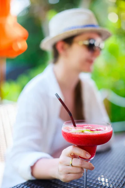 Woman with cocktail drink — Stock Photo, Image