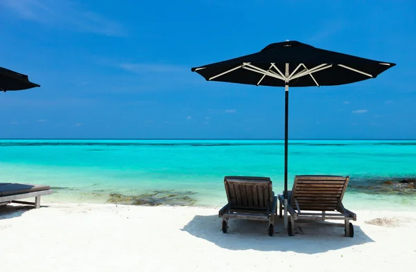 Playa tropical idílica en Maldivas — Foto de Stock