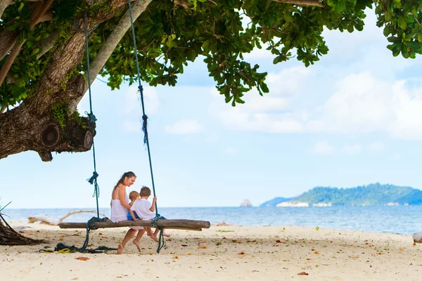 Familie op vakantie — Stockfoto