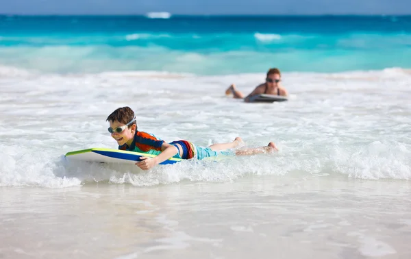 Mother and son surfing — Stock Photo, Image