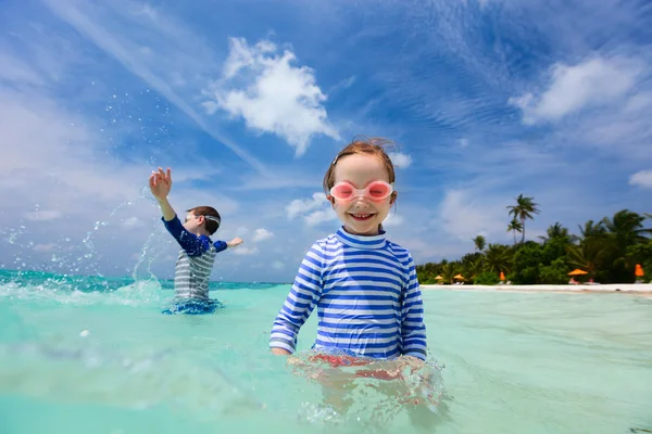 Kinder im Urlaub — Stockfoto