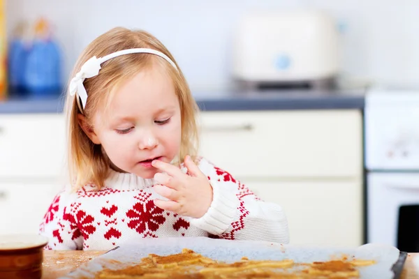 Little girl at kitchen — Stock Photo, Image