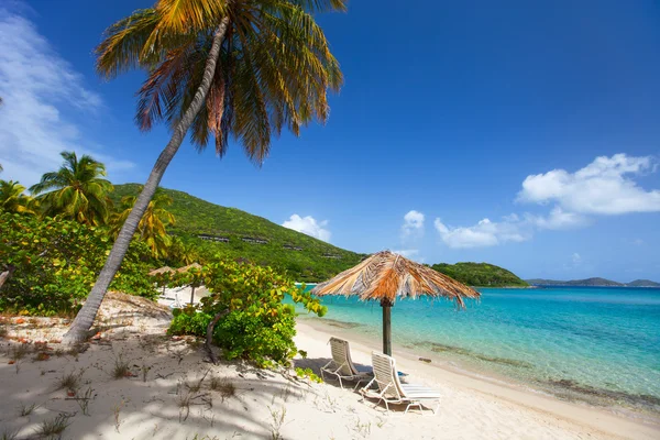 Vackra tropiska stranden vid caribbean — Stockfoto