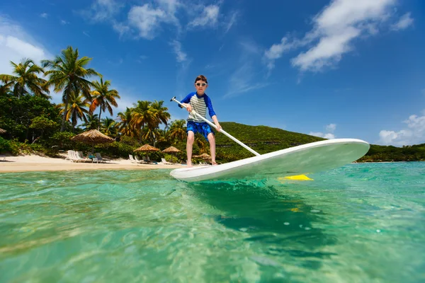 Ragazzino su stand up paddle board — Foto Stock