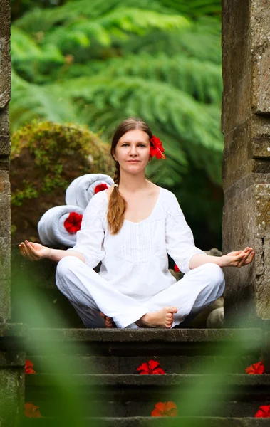 Yoga ao ar livre — Fotografia de Stock