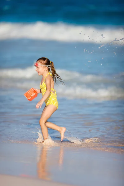 Słodkie dziewczynki na plaży — Zdjęcie stockowe