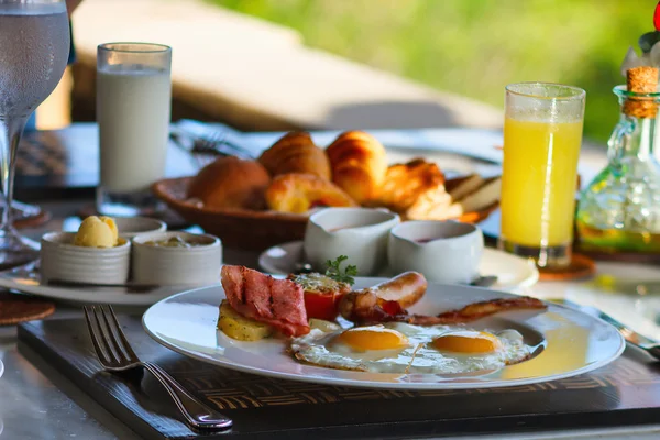 Oeufs frits petit déjeuner — Photo