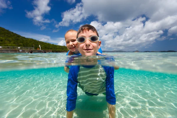 Niños de vacaciones — Foto de Stock