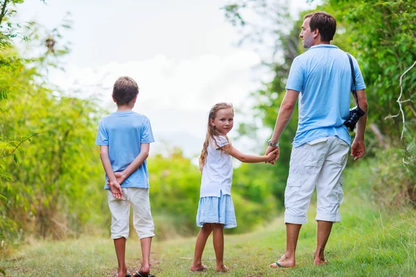 Family hiking — Stock Photo, Image