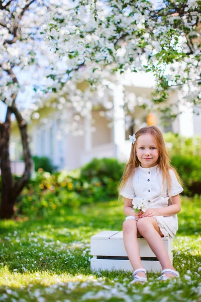 Ritratto primavera bambina — Foto Stock