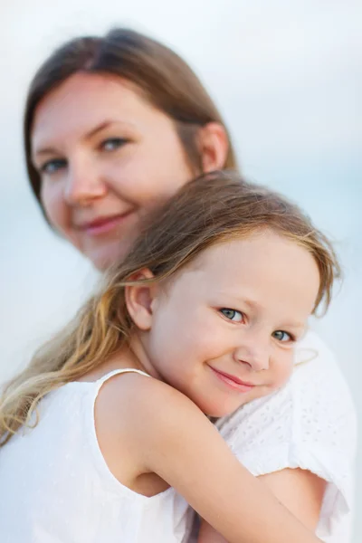 Madre e hija —  Fotos de Stock