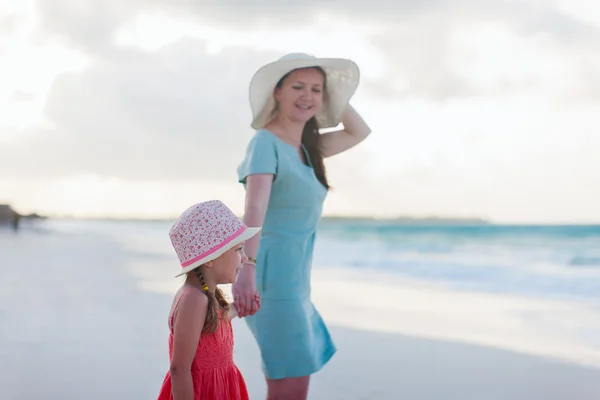 Madre e figlia in vacanza — Foto Stock