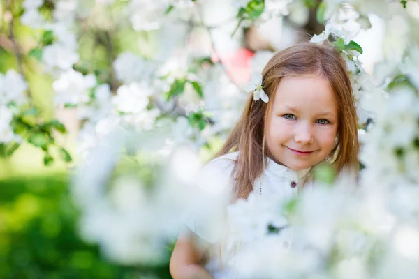 Petite fille portrait de printemps — Photo