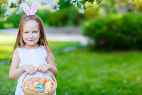 Little girl with Easter eggs — Stock Photo, Image