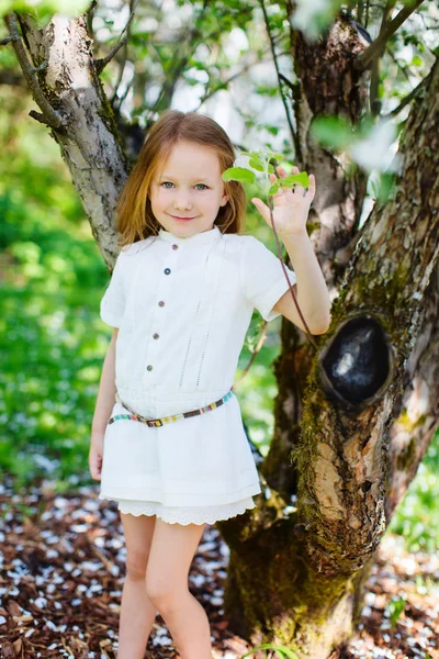 Little girl spring portrait — Stock Photo, Image