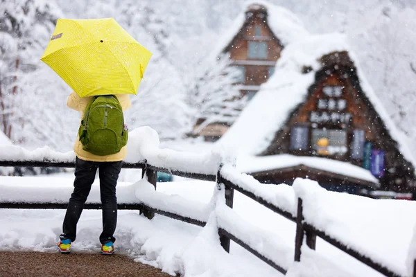 Turista no Japão no inverno — Fotografia de Stock