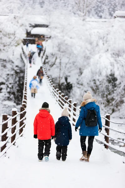 Turistas en Japón en invierno —  Fotos de Stock