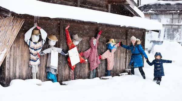 Turisté v Japonsku v zimě — Stock fotografie