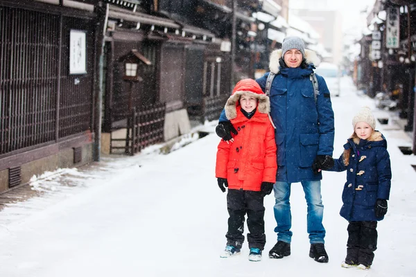 Familia en la ciudad de Takayama —  Fotos de Stock