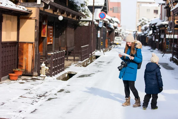 高山市街の家族 — ストック写真