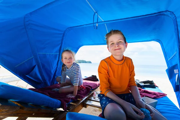 Kinderen op vakantie — Stockfoto