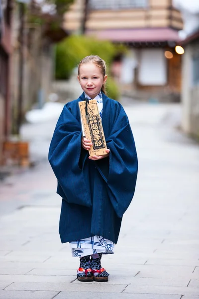 Meisje dragen yukata — Stockfoto