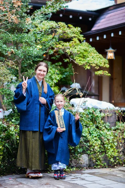 Menina vestindo yukata — Fotografia de Stock