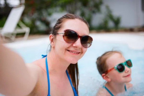 Madre e hija de vacaciones — Foto de Stock